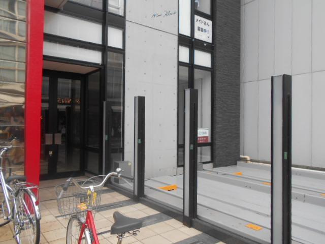 スクエア・アパートメントのエントランス