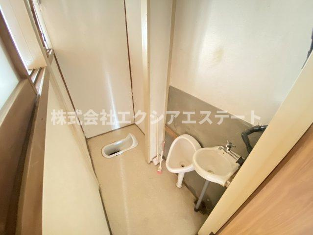 恩智中町2丁目貸家のトイレ