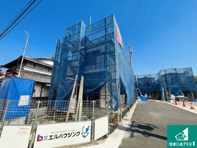 亀岡市古世町　第4期　新築一戸建ての前面道路含む現地写真