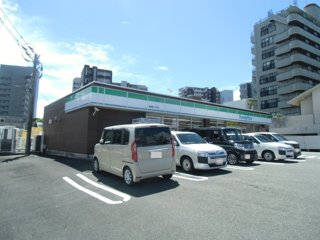 【駐車場】 | D-resena旭通り | ファミリーマート橘通東一丁目店 360m