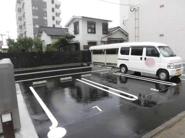 【駐車場】 | Tomorrow | 駐車場