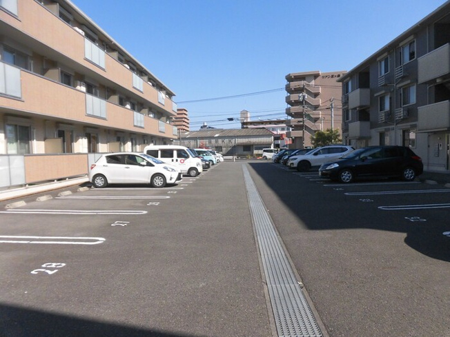 【駐車場】 | アルティスタ B | 駐車場