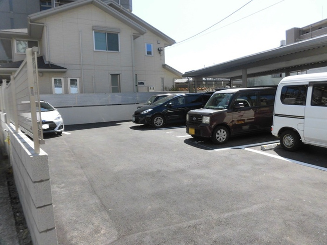 【駐車場】 | コアハウス | 駐車場