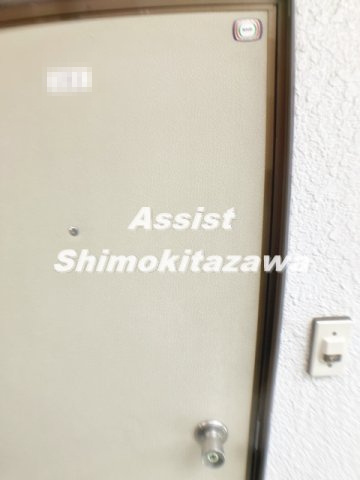 世田谷区大原１丁目のアパートの玄関