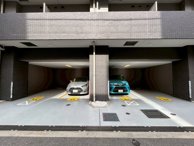 TLRレジデンス本町WESTの駐車場