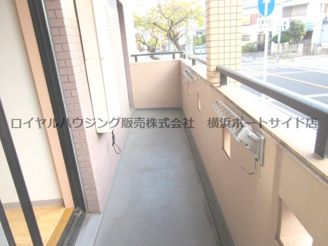 お洗濯にも便利なバルコニー付き