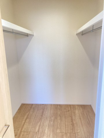 ブルーミングガーデン前橋市女屋町　５号棟の収納|【イメージ画像】2階洋室①収納
広々としたウォークインクローゼットです