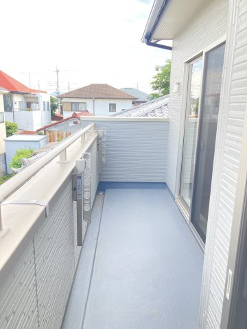 ブルーミングガーデン前橋市女屋町　５号棟のバルコニー|【イメージ画像】２部屋から行き来できるワイドバルコニーです！南面なので洗濯物もよく乾きますよ！