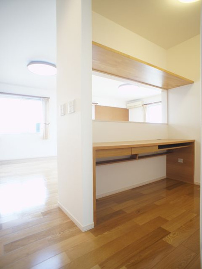 【その他】 | 千渡中古住宅2550 | リビングにユーティリティースペースがあります。