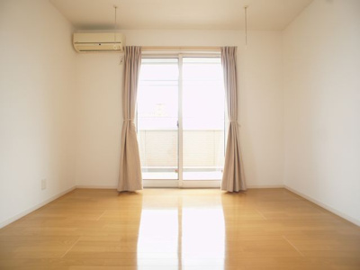 【寝室】 | 千渡中古住宅2550 | 快適に過ごせるエアコンが付いています♪
