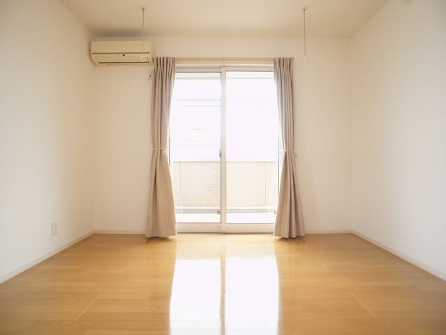 【寝室】 | 千渡中古住宅2550 | 快適に過ごせるエアコンが付いています♪