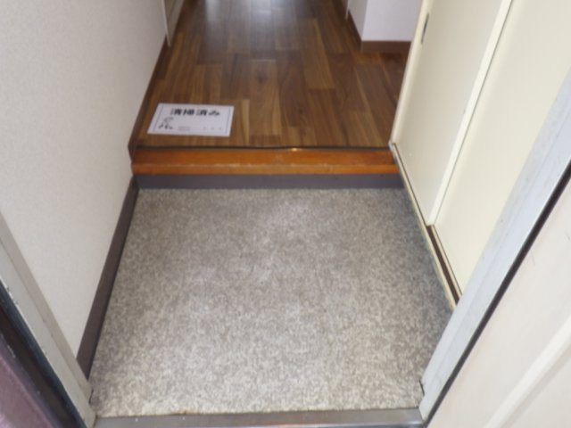 ロイヤルマンション中西の玄関