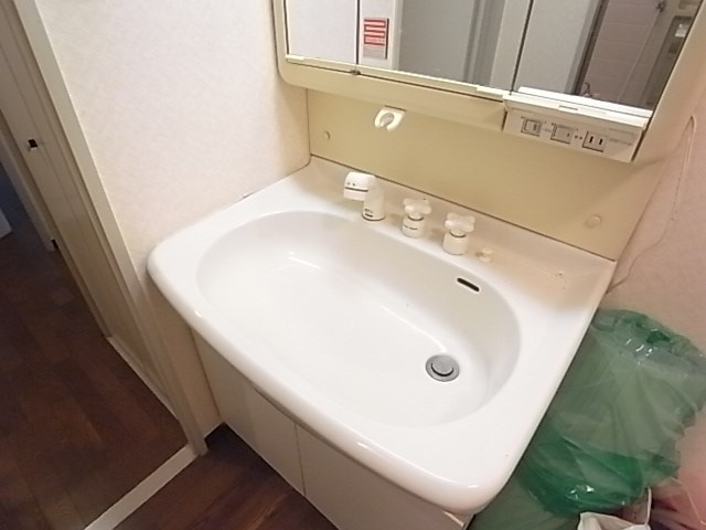 尼崎市南武庫之荘７丁目のアパートの洗面所