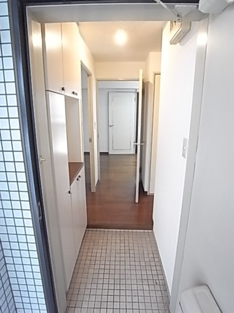 尼崎市南武庫之荘７丁目のアパートの玄関