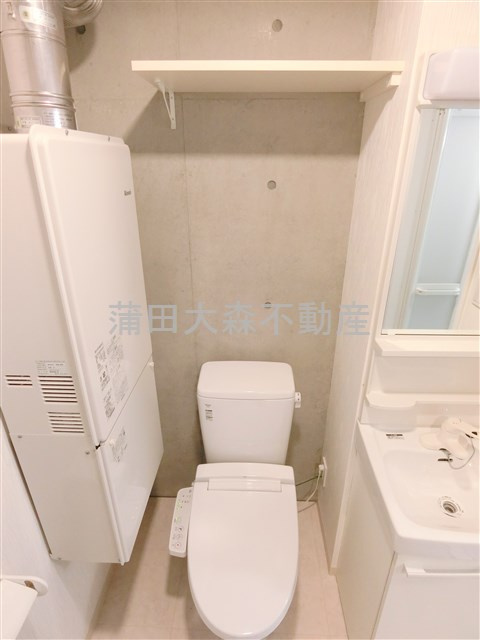 MAXIVbasic大鳥居マキシヴベーシックのトイレ|棚と温水洗浄便座付きのトイレ
