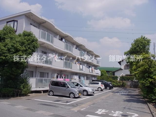 ファミーユ浜野の駐車場|目の前が駐車場ですよ