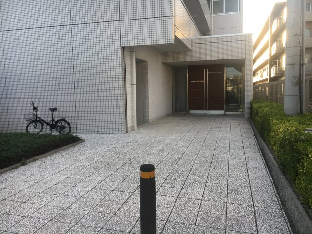 【エントランス】 | feliciaうさぎ | 毎日通るエントランスはこのようになっています