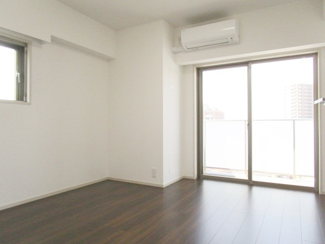 プレール・ドゥーク板橋Ⅱの居間・リビング|2面採光の角部屋です