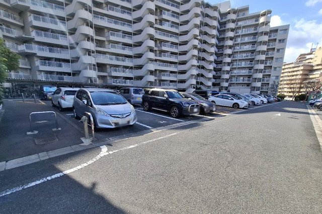 クローバーハイツ上野芝の駐車場|駐車場