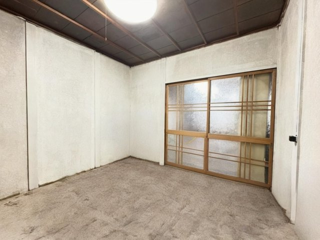 平野区加美北1丁目のダイニング|約4.5帖の居室。ベッドやデスクを配置でき、子ども部屋やワークスペースとしても使いやすい広さです。