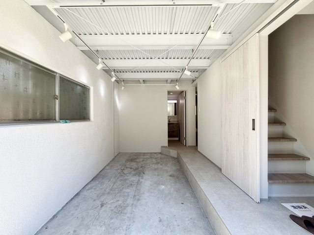 阿倍野区播磨町１丁目のその他|シャッター付きガレージは、車だけでなく趣味スペースとしても活用可能です♪