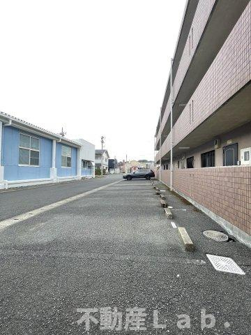 優マンションの駐車場