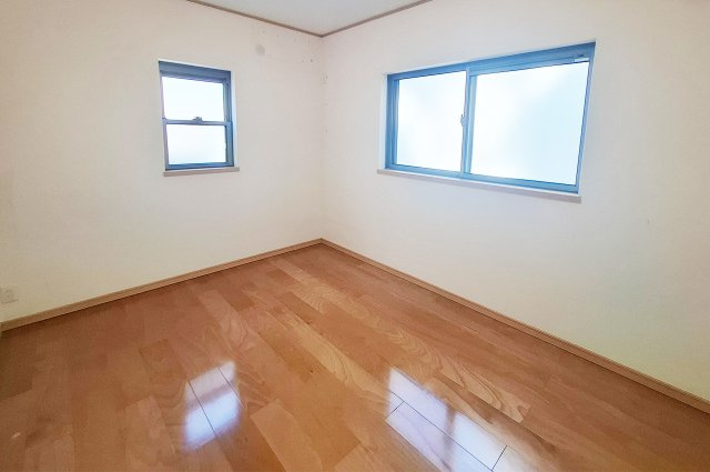 堺市南区大森の子供部屋|洋室3：2面採光で開放的な約6帖のお部屋です。