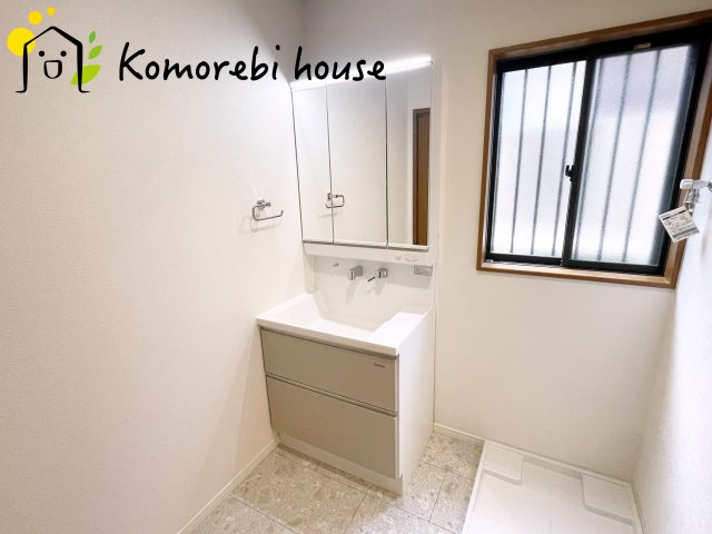 KISさいたま市見沼区南中丸1期　中古戸建の独立洗面台|26.9.14