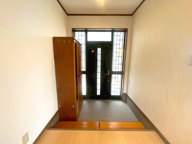 西脇市黒田庄町岡　中古戸建の玄関