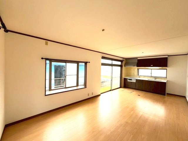 西脇市黒田庄町岡　中古戸建の居間・リビング