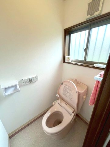 西脇市黒田庄町岡　中古戸建のトイレ