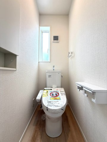 沼津市西間門第１０　全3棟　１号棟のトイレ|各階にトイレがあるため、朝の支度もスムーズにすすみます。