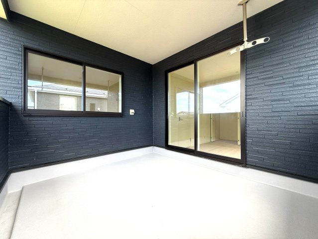 沼津市西間門第１０　全3棟　１号棟のバルコニー|急な天候の変化も安心のインナーバルコニー完備。