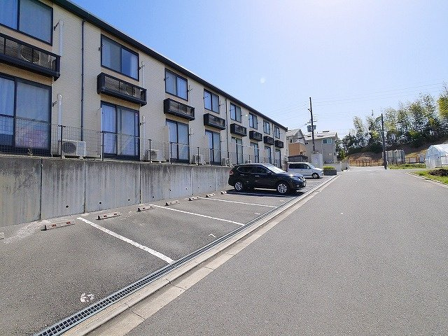 レオパレス健の駐車場|カースペースがあります