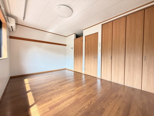 サンマリノ草野 Ａ棟の洋室|広々とした洋室です