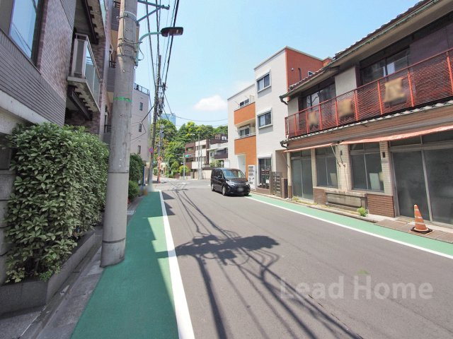 【その他】 | 麻布狸穴ナショナルコート | 前面道路