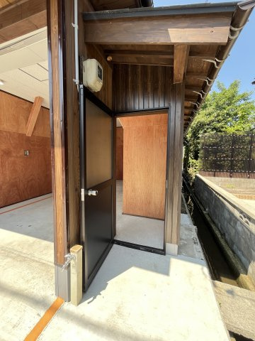 祇園町2丁目ガレージの玄関
