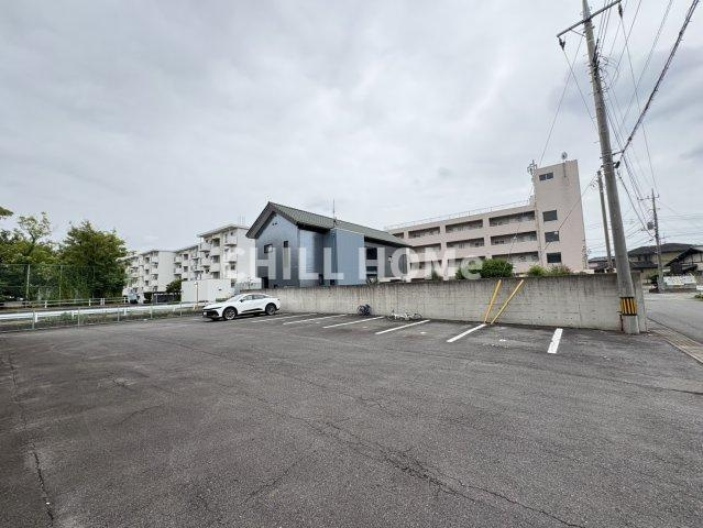 フロレゾンの駐車場|当社、チルホームのHPもご覧ください(^^)/物件情報多数♪