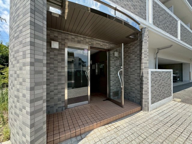 シンフォニーレジデンス柴原のエントランス