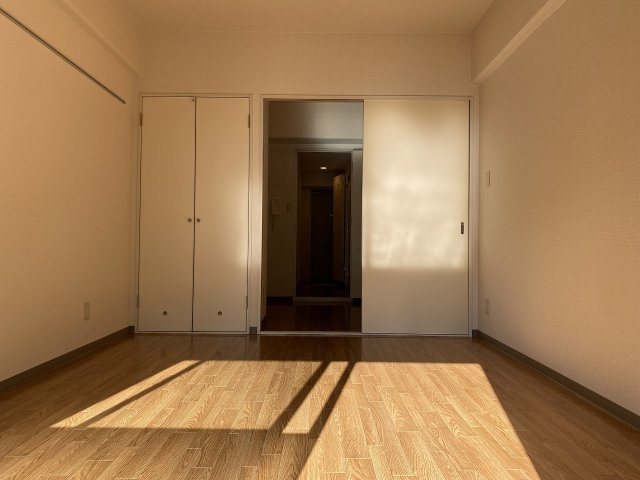メゾンセルクルの居間・リビング