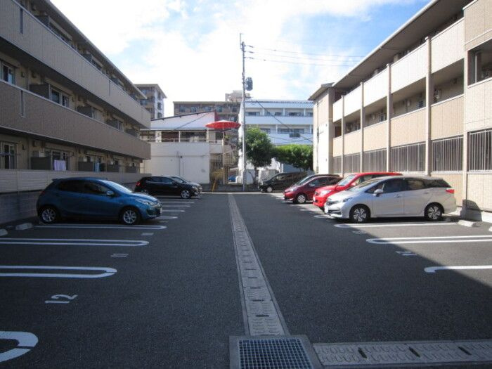 パレス丹波　弐番館の駐車場