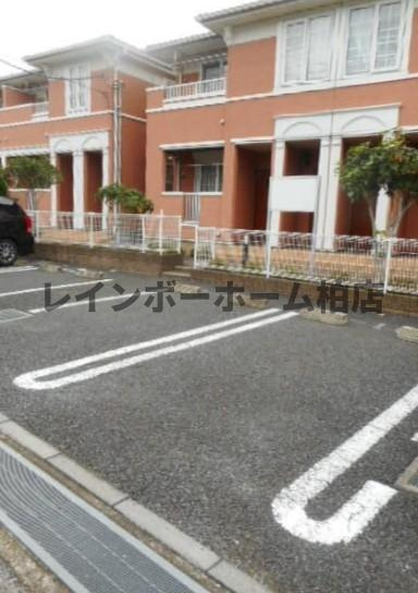 【仲介手数料：50％OFF】対象物件！の駐車場|駐車場があるので、車を買う予定の方も安心です