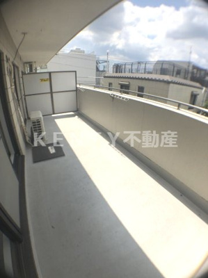 【バルコニー】 | 田園調布スカイライトマンション | お洗濯にも便利なバルコニー付き