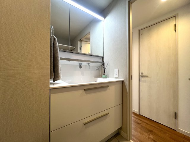 この地は知れば知るほど味が出る！嘘だと思いますよね？その気持ちは分かります。住宅街ですが、何も無いってワケではない！！百聞は一見に如かず、、見て損なきマンションとは→『茅ヶ崎ガーデンハウス』リフォームの独立洗面台|独立洗面台で身支度をすべて済ませてしまいましょう