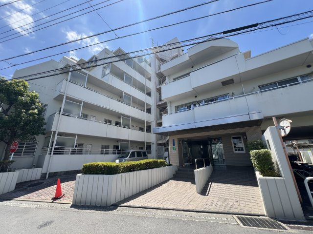 この地は知れば知るほど味が出る！嘘だと思いますよね？その気持ちは分かります。住宅街ですが、何も無いってワケではない！！百聞は一見に如かず、、見て損なきマンションとは→『茅ヶ崎ガーデンハウス』リフォーム