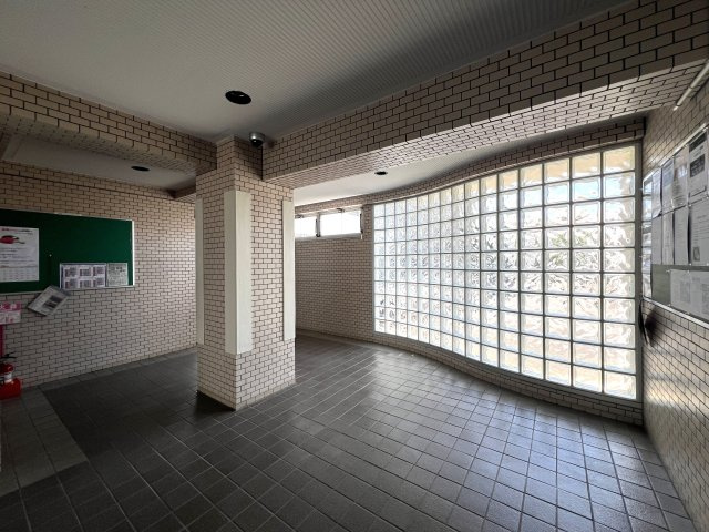 この地は知れば知るほど味が出る！嘘だと思いますよね？その気持ちは分かります。住宅街ですが、何も無いってワケではない！！百聞は一見に如かず、、見て損なきマンションとは→『茅ヶ崎ガーデンハウス』リフォームのその他共用部分