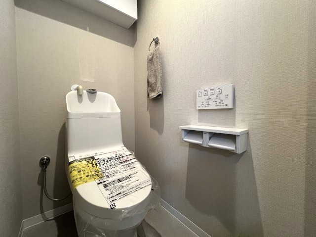 この地は知れば知るほど味が出る！嘘だと思いますよね？その気持ちは分かります。住宅街ですが、何も無いってワケではない！！百聞は一見に如かず、、見て損なきマンションとは→『茅ヶ崎ガーデンハウス』リフォームのトイレ|トイレです