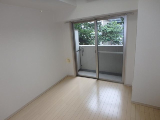 新宿区北新宿４丁目の賃貸マンションの居間・リビング