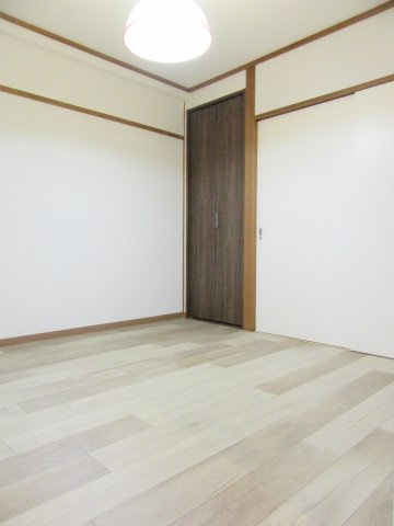 マークンコーポの寝室|広くて明るい寝室