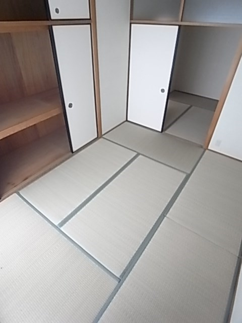 尼崎市西立花町３丁目のアパートの和室
